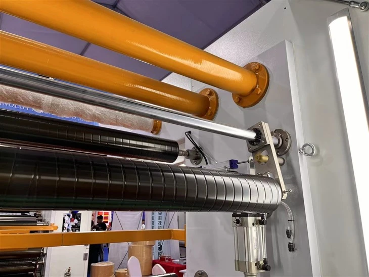 Efficient Seven-Servo Motor Solventless Lamination Equipment